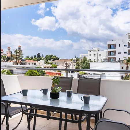 Stylish 2br Near & Center Apartman *