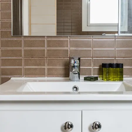 Stylish 2br Near & Center