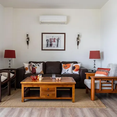Stylish 2br Near & Center